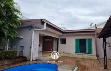 Imagem: A casa em condomínio possui 4 Dormitórios, 5 Banheiros, 3