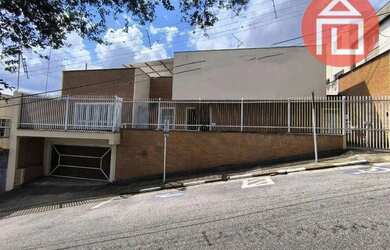 Imagem: O depósito possui 4 Vagas na garagem e 572m² de Área e está