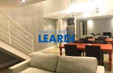 Imagem: O apartamento possui 2 Dormitórios, 1 Banheiro, 2 Vagas na