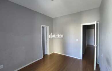 Imagem 14: Casa com 3 suítes disponível para locação no bairro Bosque dos Buritis...