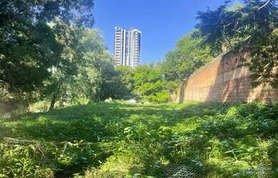 Imagem: O terreno possui 870m² de Área e está localizado em Centro