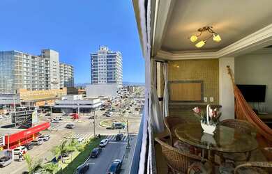 Imagem: O apartamento possui 3 Dormitórios, 2 Banheiros, 1 Vaga na