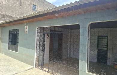 Imagem: A casa possui 2 Dormitórios, 2 Banheiros, 1 Vaga na garagem