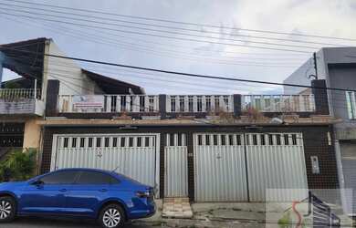 Imagem: A casa possui 3 Dormitórios, 4 Banheiros, 3 Vagas na garagem