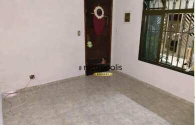 Imagem: A casa possui 3 Dormitórios, 2 Banheiros, 4 Vagas na garagem