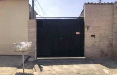 Imagem: A casa possui 2 Dormitórios, 2 Banheiros, 2 Vagas na garagem