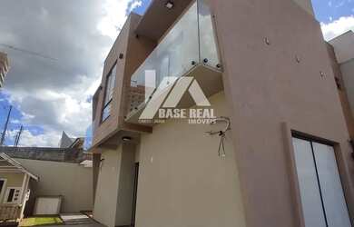 Imagem: A casa possui 2 Dormitórios, 3 Banheiros, 2 Vagas na garagem