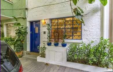 Imagem: A casa possui 2 Dormitórios, 2 Banheiros, 1 Vaga na garagem