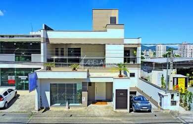 Imagem: O depósito possui 5 Vagas na garagem e 613m² de Área e está