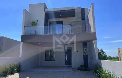 Imagem: A casa possui 3 Dormitórios, 2 Banheiros e 162m² de Área