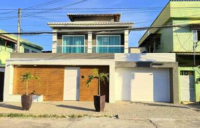 Imagem: A casa possui 4 Dormitórios, 4 Banheiros, 3 Vagas na garagem
