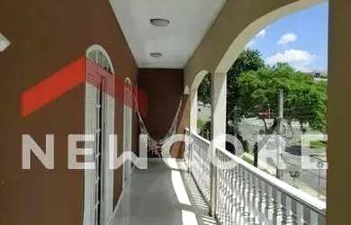 Imagem: A casa possui 3 Dormitórios, 3 Banheiros, 5 Vagas na garagem