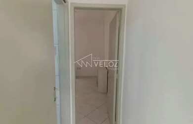 Imagem: A kitnet possui 1 Banheiro, 25m² de Área e está localizado