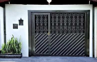 Imagem: A casa possui 2 Dormitórios, 1 Banheiro, 1 Vaga na garagem