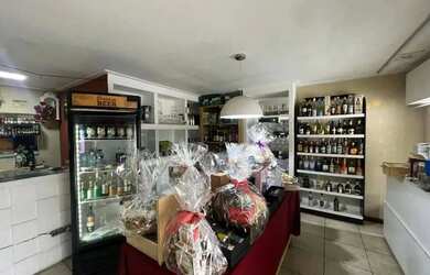 Imagem: O depósito possui 3 Vagas na garagem, 350m² de Área e está