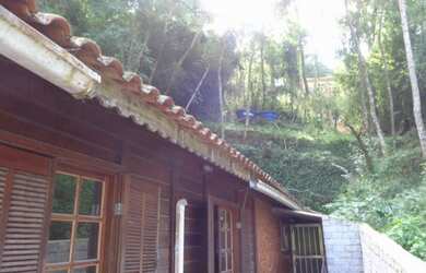 Imagem: A casa à venda possui 5 Dormitórios, 3 Banheiros e 5 Vagas