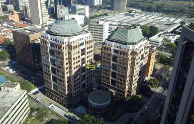 Imagem: O depósito possui 5 Vagas na garagem, 1.093m² de Área e