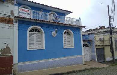 Imagem: A casa possui 4 Dormitórios, 5 Banheiros, 1 Vaga na garagem