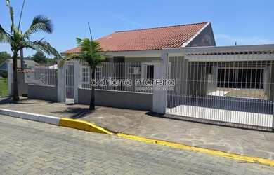 Imagem: A casa em condomínio possui 3 Dormitórios, 2 Banheiros, 1