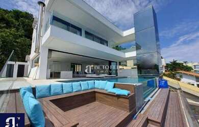 Imagem: A casa possui 5 Dormitórios, 5 Banheiros, 5 Vagas na garagem