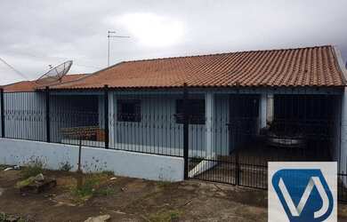 Imagem: A casa possui 3 Dormitórios, 2 Banheiros e 100m² de Área