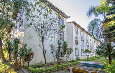 Imagem: O apartamento possui 2 Dormitórios, 1 Banheiro, 1 Vaga na garagem