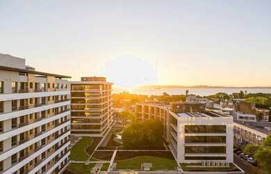Imagem: O apartamento possui 3 Dormitórios, 5 Banheiros, 2 Vagas na
