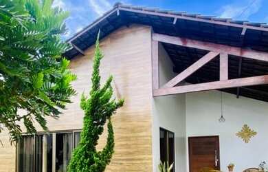 Imagem: A casa em condomínio possui 5 Dormitórios, 5 Banheiros, 1