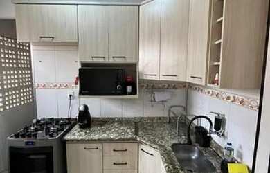 Imagem: O apartamento possui 2 Dormitórios, 1 Banheiro, 1 Vaga na garagem