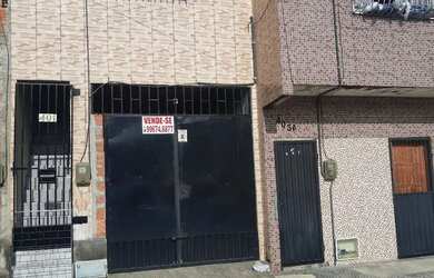 Imagem: A casa possui 2 Dormitórios, 1 Banheiro, 1 Vaga na garagem