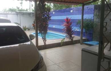 Imagem: A casa possui 2 Dormitórios, 2 Banheiros, 3 Vagas na garagem