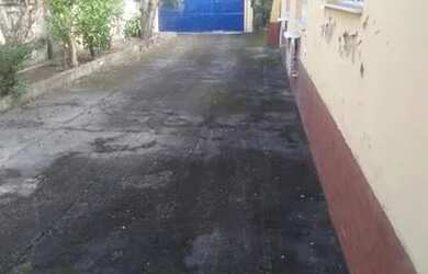 Imagem: A casa possui 3 Dormitórios, 2 Banheiros, 5 Vagas na garagem