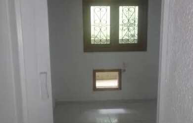 Imagem: A casa possui 2 Dormitórios e 1 Vaga na garagem e está localizado