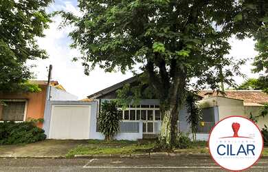 Imagem: A casa possui 2 Dormitórios, 1 Banheiro, 2 Vagas na garagem