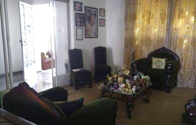 Imagem: A casa possui 3 Dormitórios, 1 Banheiro, 3 Vagas na garagem