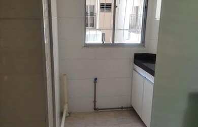 Imagem: O apartamento possui 2 Dormitórios, 1 Banheiro, 1 Vaga na garagem