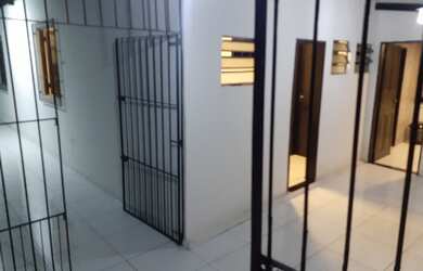 Imagem: A casa possui 3 Dormitórios, 2 Banheiros, 3 Vagas na garagem