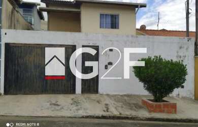 Imagem: A casa possui 3 Dormitórios, 3 Banheiros, 5 Vagas na garagem