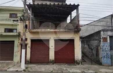 Imagem: A casa possui 4 Dormitórios, 1 Banheiro, 336m² de Área e