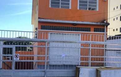 Imagem: O depósito possui 2 Vagas na garagem e 700m² de Área e está