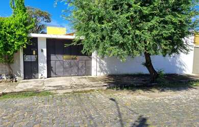 Imagem: A casa possui 3 Dormitórios, 3 Banheiros, 3 Vagas na garagem