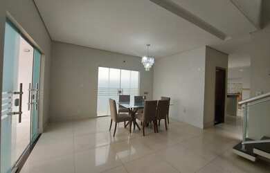 Imagem: A casa em condomínio possui 4 Dormitórios, 3 Banheiros, 2