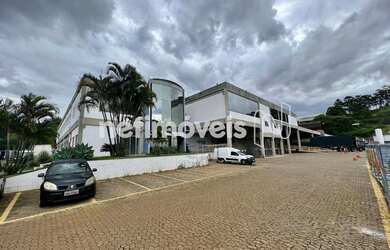 Imagem: O depósito possui 950m² de Área e está localizado em Olhos