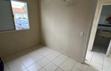 Imagem: A casa em condomínio possui 2 Dormitórios, 1 Banheiro, 2 Vagas