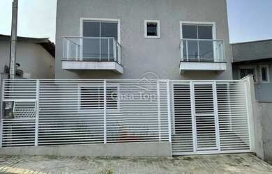 Imagem: A casa possui 2 Dormitórios, 3 Banheiros, 1 Vaga na garagem