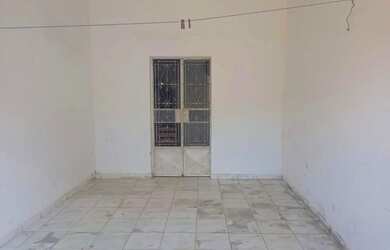 Imagem: A casa possui 2 Dormitórios, 1 Banheiro, 120m² de Área e