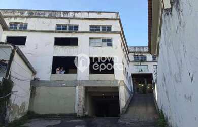 Imagem: O depósito possui 900m² de Área e está localizado em Benfica