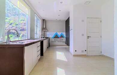 Imagem 13: Excelente Casa Triplex com 4 suítes, 436 m², toda reformada, à venda no Condomínio Ubá Ind