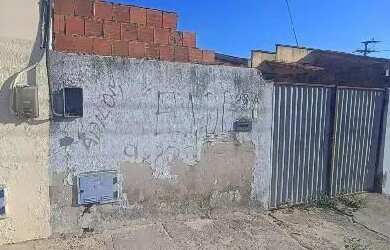 Imagem: A casa possui 2 Dormitórios, 1 Banheiro, 282m² de Área e