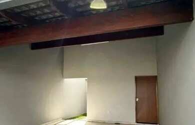 Imagem: A casa possui 2 Dormitórios, 2 Banheiros e está localizado